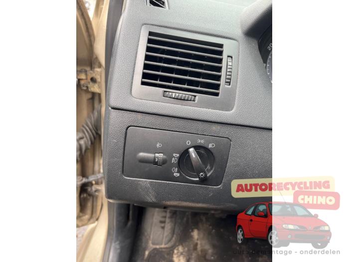 Skoda Fabia 1.4i 16V Sloopvoertuig (2005, Licht, Goud)