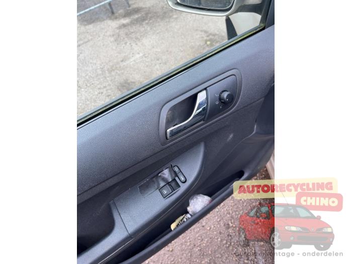 Skoda Fabia 1.4i 16V Sloopvoertuig (2005, Licht, Goud)