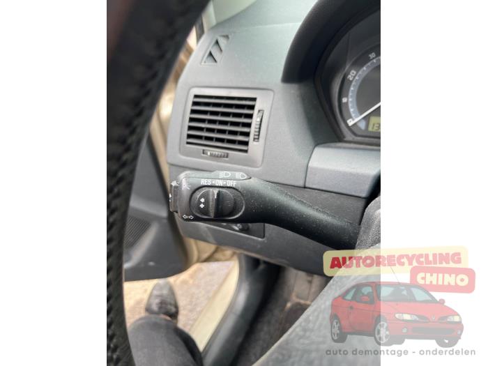 Skoda Fabia 1.4i 16V Sloopvoertuig (2005, Licht, Goud)