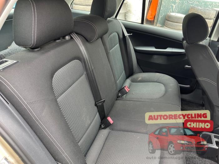 Skoda Fabia 1.4i 16V Sloopvoertuig (2005, Licht, Goud)