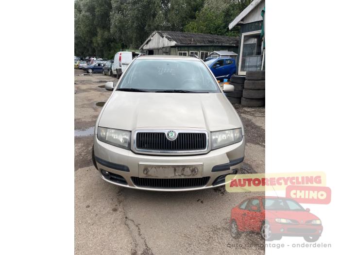 Skoda Fabia 1.4i 16V Sloopvoertuig (2005, Licht, Goud)