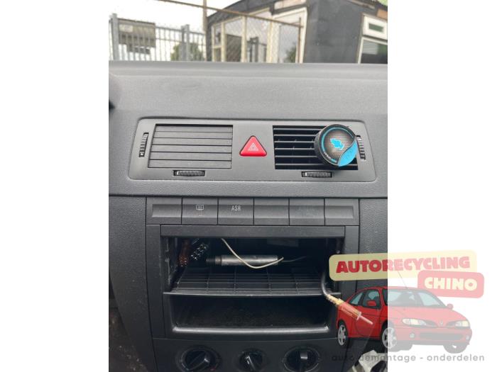 Skoda Fabia 1.4i 16V Sloopvoertuig (2005, Licht, Goud)