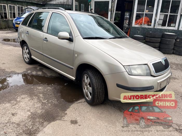 Skoda Fabia 1.4i 16V Sloopvoertuig (2005, Licht, Goud)
