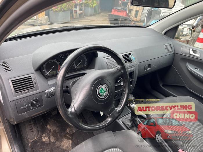 Skoda Fabia 1.4i 16V Sloopvoertuig (2005, Licht, Goud)