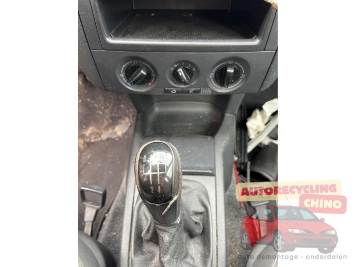 Skoda Fabia 1.4i 16V Sloopvoertuig (2005, Licht, Goud)