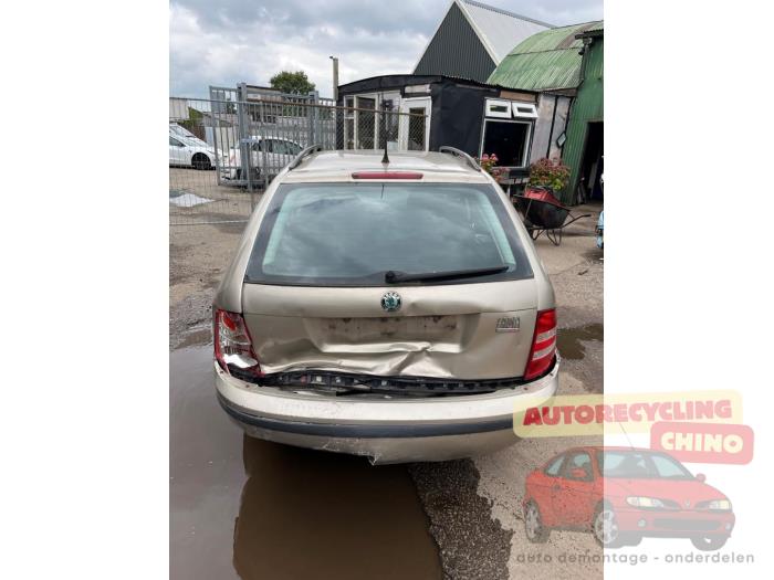 Skoda Fabia 1.4i 16V Sloopvoertuig (2005, Licht, Goud)