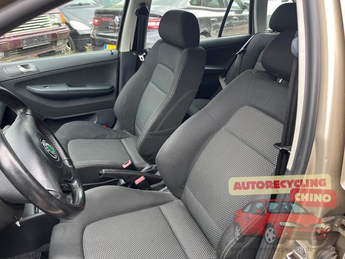 Skoda Fabia 1.4i 16V Sloopvoertuig (2005, Licht, Goud)