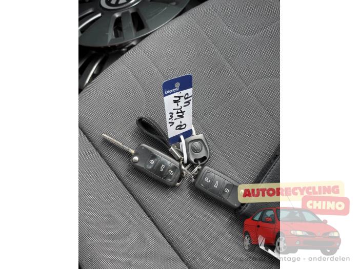 Volkswagen Up! 1.0 12V 60 Sloopvoertuig (2013, Donker, Blauw)