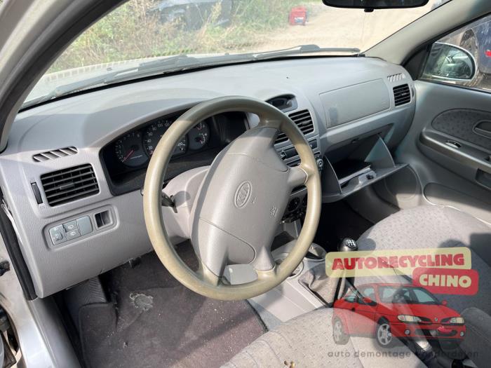 Kia Rio 1.5 16V Sloopvoertuig (2004, Grijs)