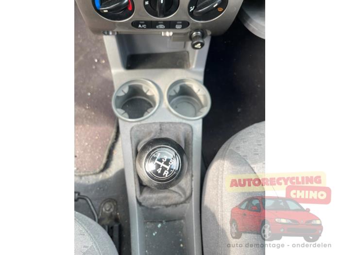 Kia Rio 1.5 16V Sloopvoertuig (2004, Grijs)