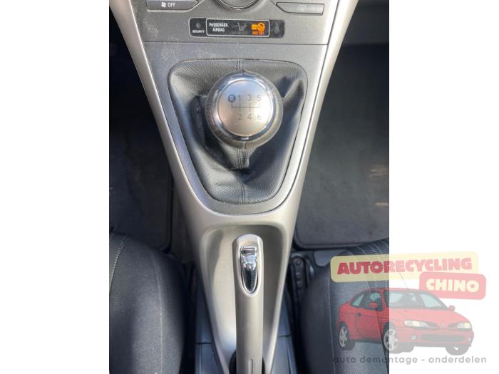 Toyota Auris 2.0 D-4D-F 16V Sloopvoertuig (2009, Grijs)