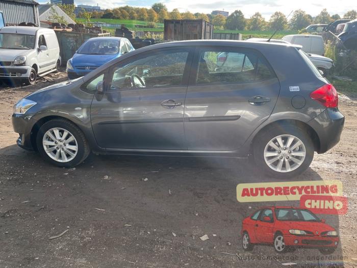 Toyota Auris 2.0 D-4D-F 16V Sloopvoertuig (2009, Grijs)