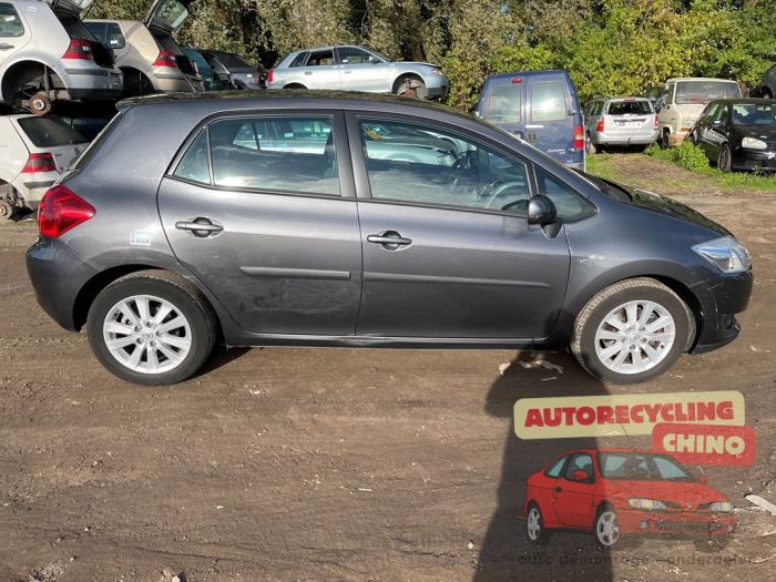Toyota Auris 2.0 D-4D-F 16V Sloopvoertuig (2009, Grijs)