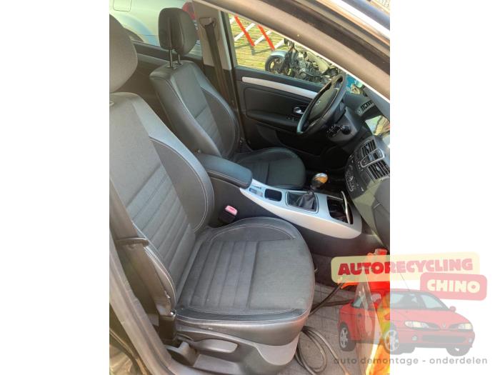 Renault Laguna III Estate 2.0 16V Sloopvoertuig (2008, Zwart)