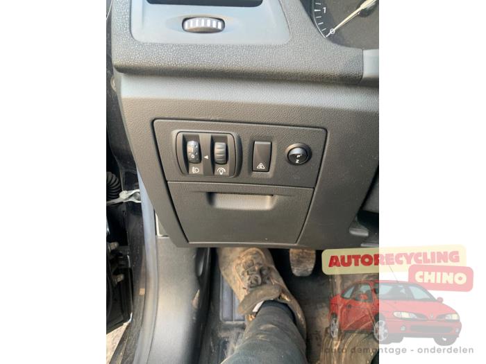 Renault Laguna III Estate 2.0 16V Sloopvoertuig (2008, Zwart)