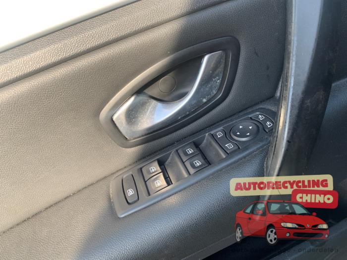 Renault Laguna III Estate 2.0 16V Sloopvoertuig (2008, Zwart)