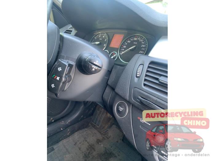 Renault Laguna III Estate 2.0 16V Sloopvoertuig (2008, Zwart)