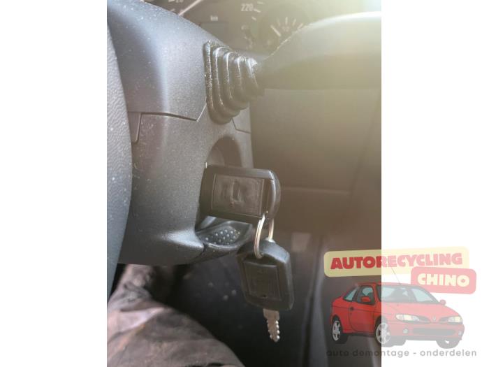 Opel Corsa C 1.2 16V Sloopvoertuig (2002, Grijs)