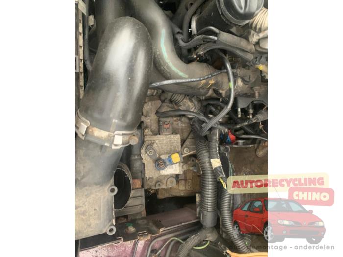 Peugeot 307 SW 2.0 HDi 135 16V FAP Sloopvoertuig (2007, Paars)