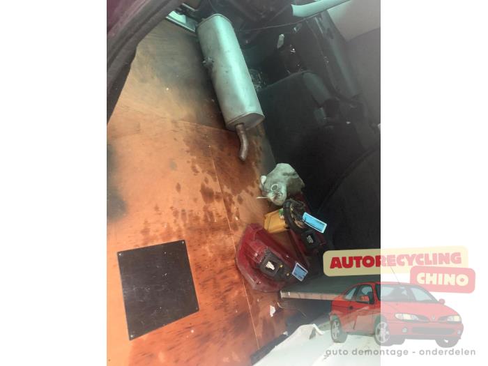 Peugeot 307 SW 2.0 HDi 135 16V FAP Sloopvoertuig (2007, Paars)