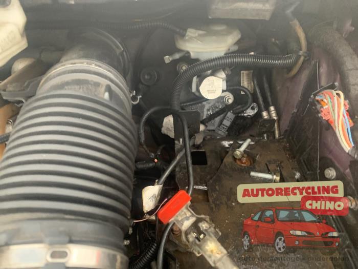 Peugeot 307 SW 2.0 HDi 135 16V FAP Sloopvoertuig (2007, Paars)