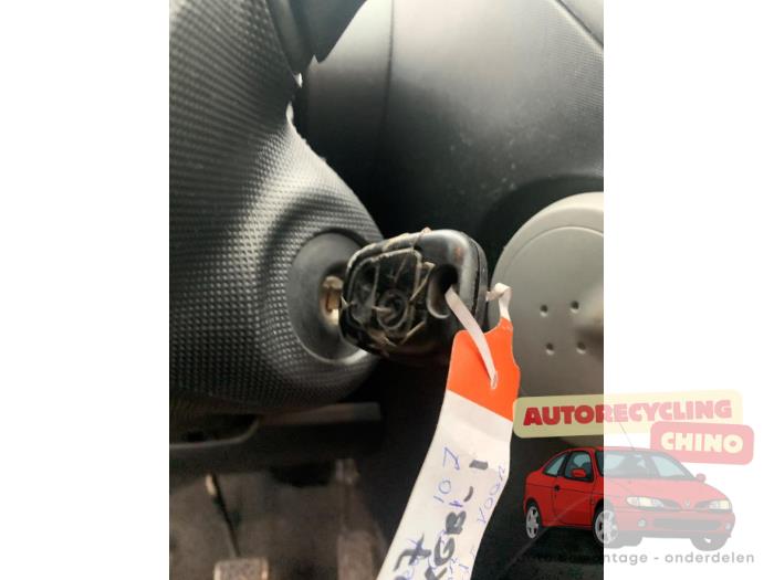 Peugeot 107 1.0 12V Sloopvoertuig (2012, Geel)