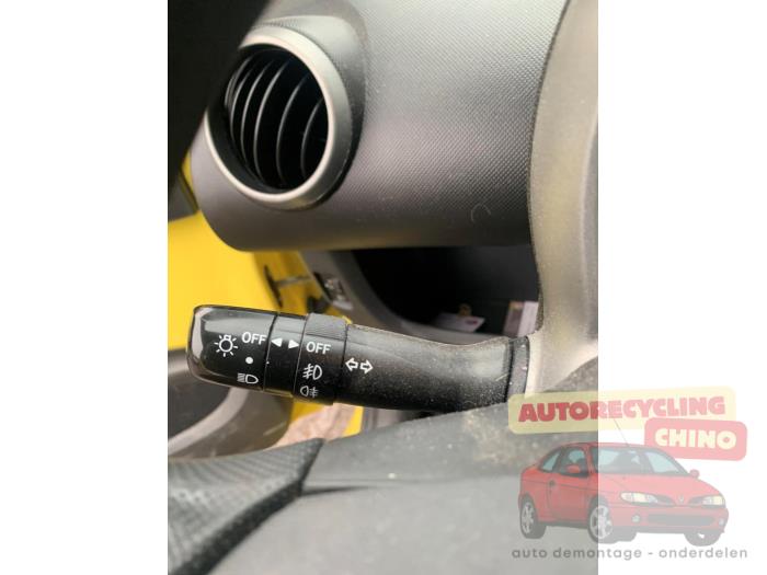 Peugeot 107 1.0 12V Sloopvoertuig (2012, Geel)