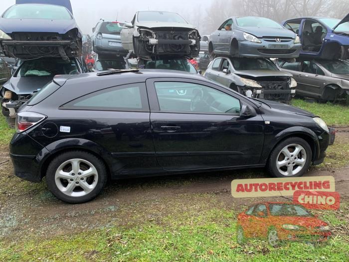 Opel Astra H GTC 1.6 16V Sloopvoertuig (2008, Zwart)