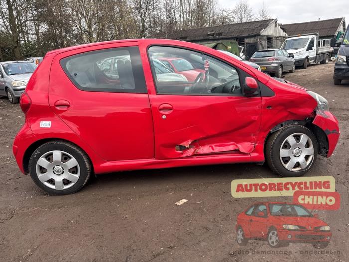 Toyota Aygo 1.0 12V VVT-i Sloopvoertuig (2007, Rood)