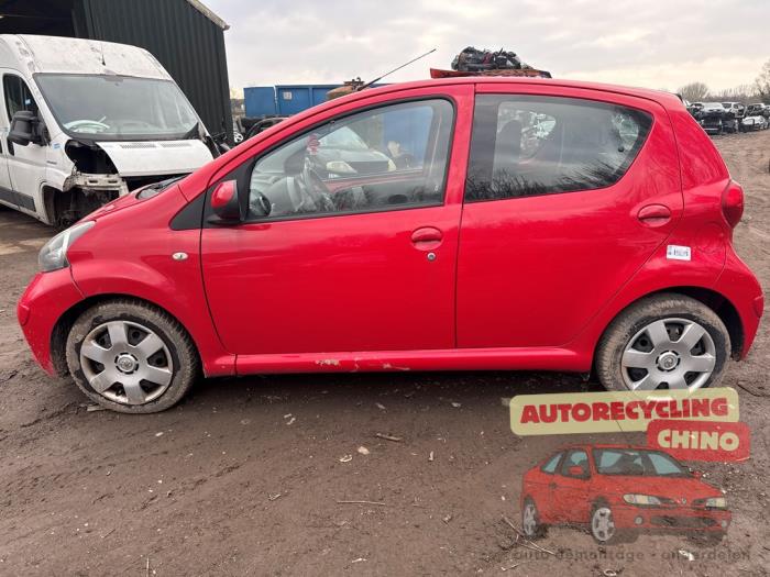 Toyota Aygo 1.0 12V VVT-i Sloopvoertuig (2007, Rood)