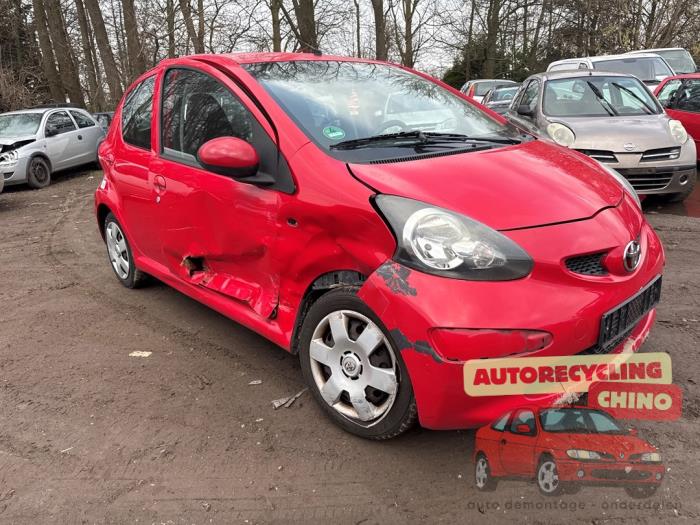 Toyota Aygo 1.0 12V VVT-i Sloopvoertuig (2007, Rood)