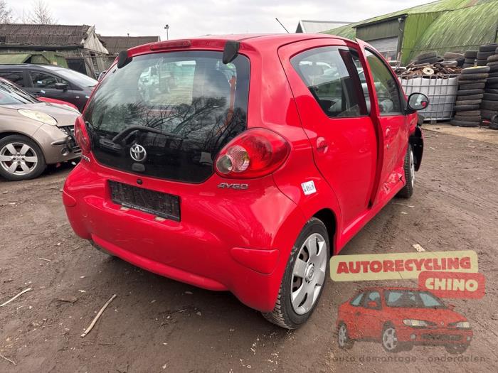 Toyota Aygo 1.0 12V VVT-i Sloopvoertuig (2007, Rood)