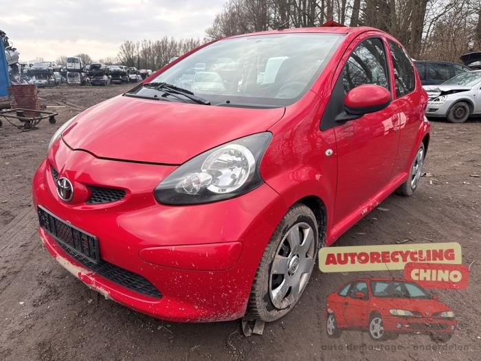 Toyota Aygo 1.0 12V VVT-i Sloopvoertuig (2007, Rood)