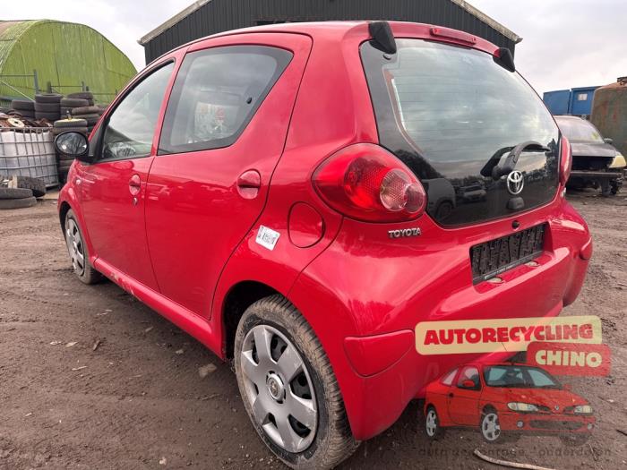 Toyota Aygo 1.0 12V VVT-i Sloopvoertuig (2007, Rood)