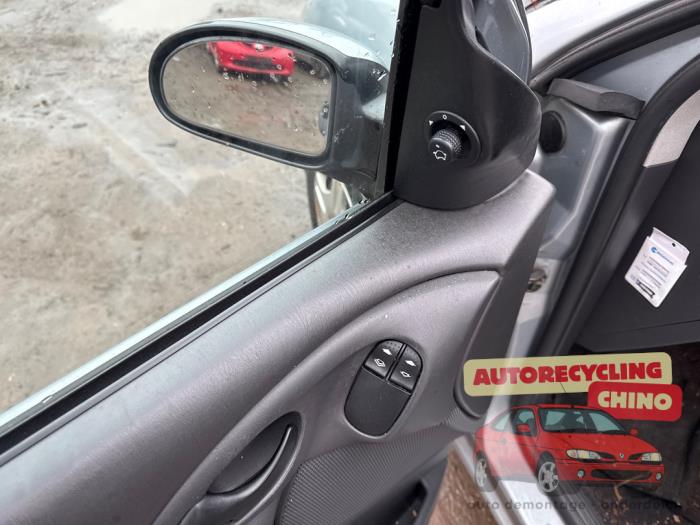 Ford Focus 1 Wagon 1.6 16V Sloopvoertuig (2002, Grijs)