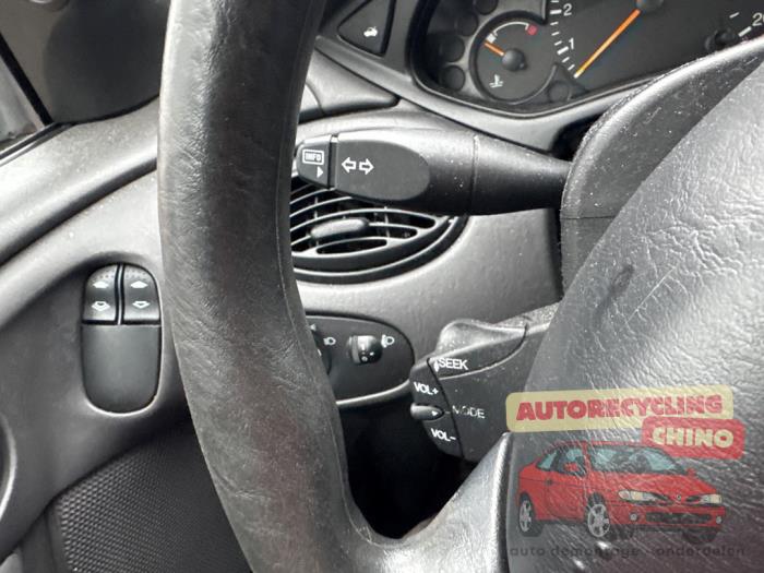 Ford Focus 1 Wagon 1.6 16V Sloopvoertuig (2002, Grijs)