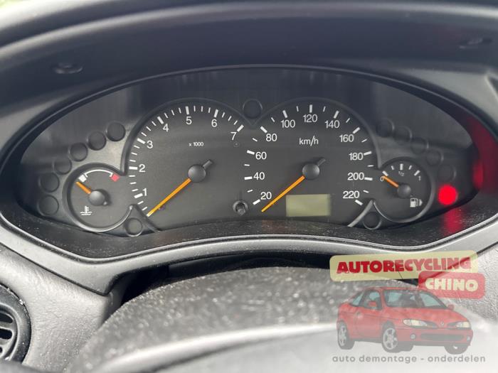 Ford Focus 1 Wagon 1.6 16V Sloopvoertuig (2002, Grijs)