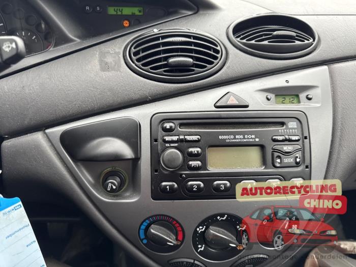 Ford Focus 1 Wagon 1.6 16V Sloopvoertuig (2002, Grijs)