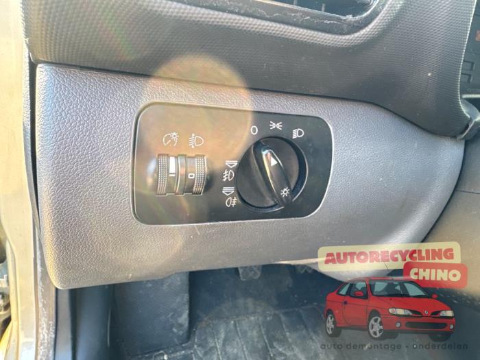 Seat Leon 1.6 16V Sloopvoertuig (2003, Beige)