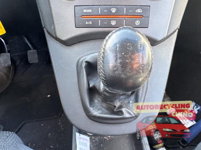 Kia Carens III 2.0i CVVT 16V Sloopvoertuig (2006, Grijs)