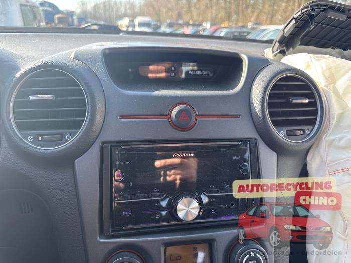 Kia Carens III 2.0i CVVT 16V Sloopvoertuig (2006, Grijs)