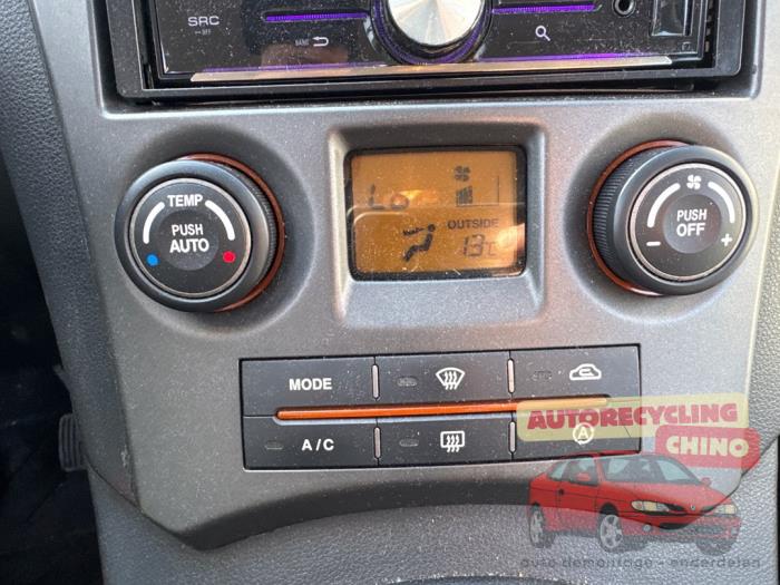 Kia Carens III 2.0i CVVT 16V Sloopvoertuig (2006, Grijs)