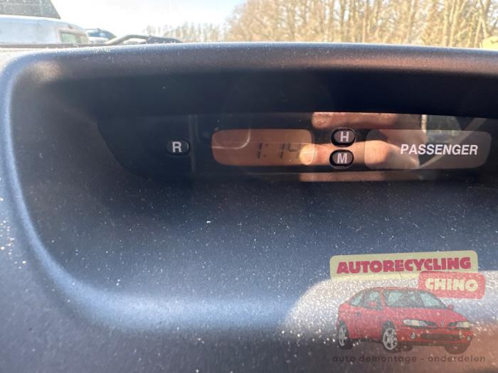 Kia Carens III 2.0i CVVT 16V Sloopvoertuig (2006, Grijs)