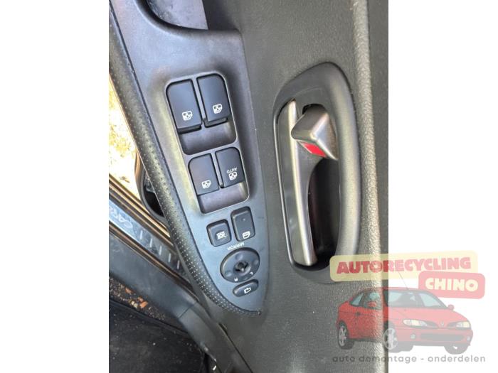 Kia Carens III 2.0i CVVT 16V Sloopvoertuig (2006, Grijs)