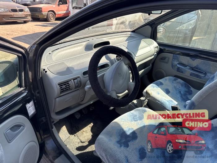 Renault Twingo 1.2 Sloopvoertuig (2002, Zwart)
