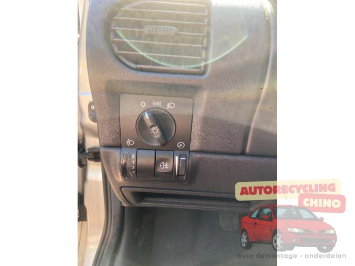 Opel Corsa C 1.2 16V Sloopvoertuig (2004, Grijs)