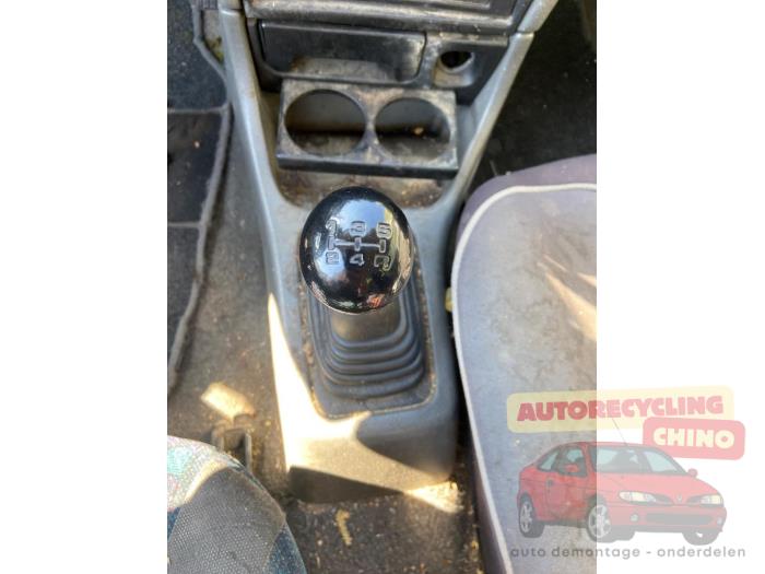 Suzuki Swift 1.0i Sloopvoertuig (2002, Zilver)