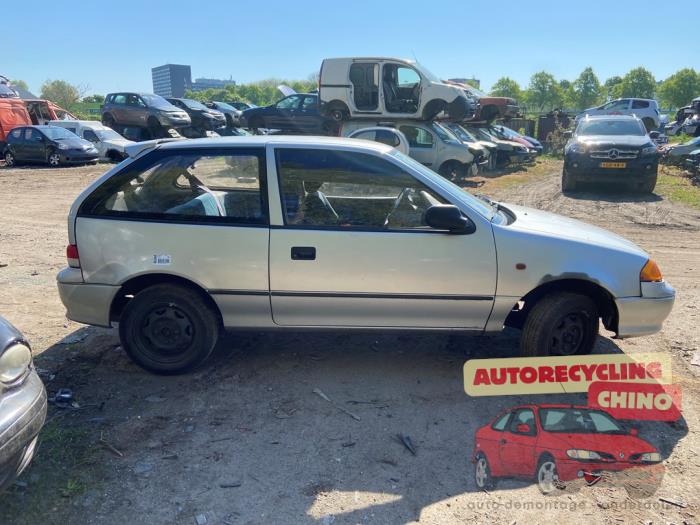 Suzuki Swift 1.0i Sloopvoertuig (2002, Zilver)