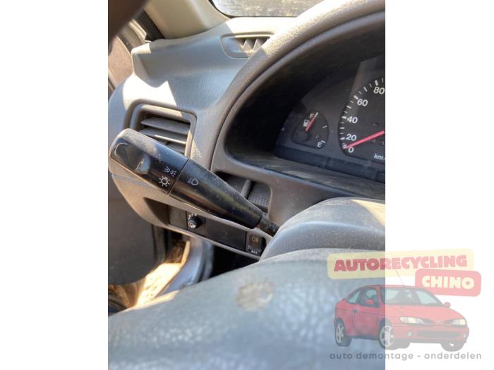 Suzuki Swift 1.0i Sloopvoertuig (2002, Zilver)