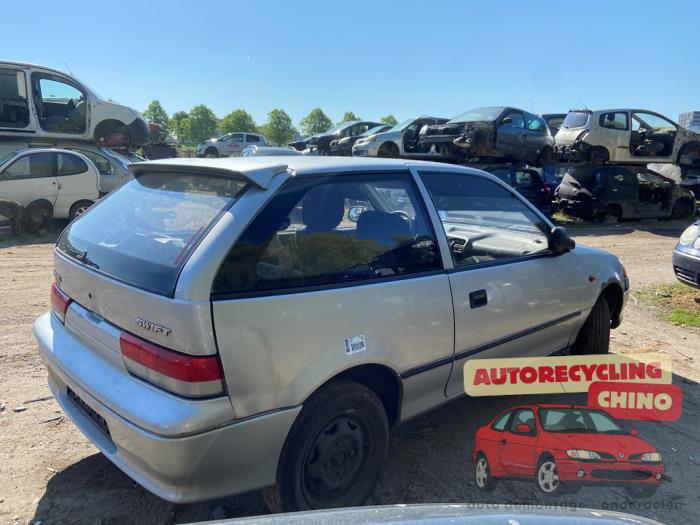 Suzuki Swift 1.0i Sloopvoertuig (2002, Zilver)